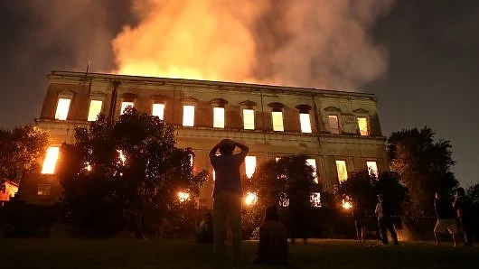 Огромен пожар опустоши прочутия Национален музей на Рио де Жанейро 