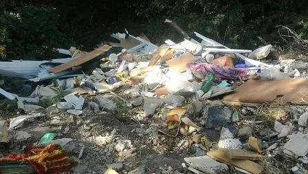 Язовир в Казанлък се превърна в сметище