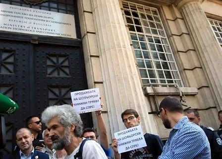 Приятели на Босия смутиха реда в Министерство на транспорта