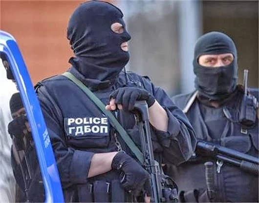Задържат известни бизнесмени за укриване на данъци 