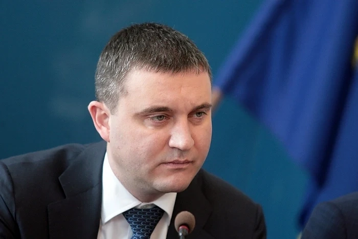 Горанов: Доходите в бюджетната сфера може да нараснат с 10% от 2019 г.   