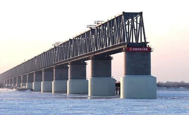 Гигантски мост ще свързва Русия и Китай   