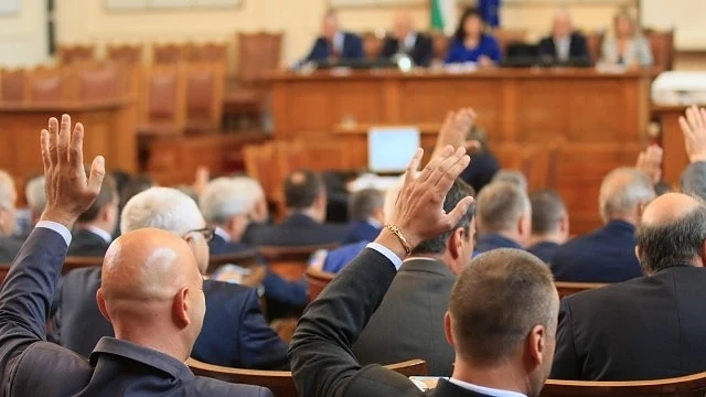 Гласуването на министерските оставки отпадна от дневния ред 