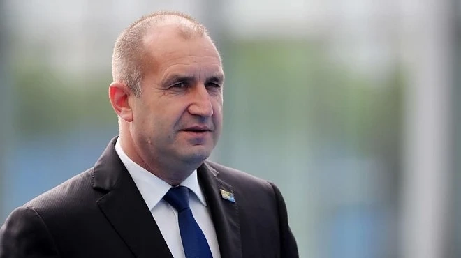 Румен Радев ще подпише указа за Маринов, след като се върне от Латвия