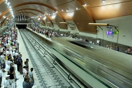 Починала е жената,която падна на релсите в софийското метро