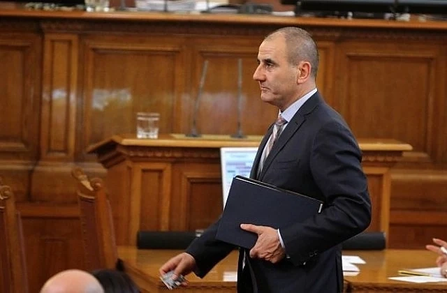 Цветанов към БСП: Може пък и да си имате карта, за да опознаете България   