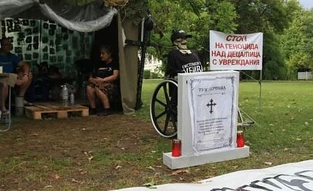 Протестиращите майки канят депутатите в палатката си