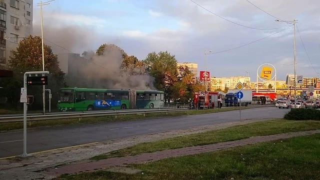 Автобус на градския транспорт се запали в столичния кв. „Младост”