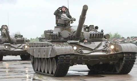 Армията показва военна техника в 17 града   