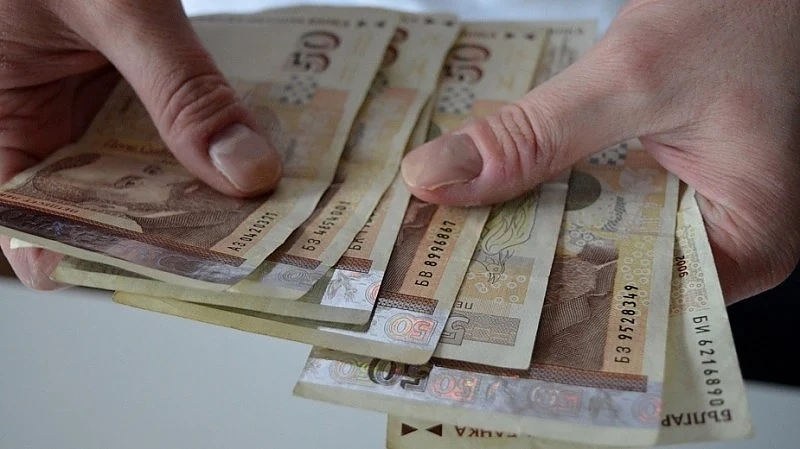 Обсъждат отпадането на тавана на всички пенсии    