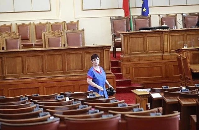 Депутатите няма да работят днес поради липса на кворум