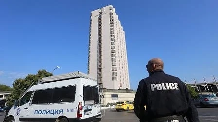 Данъчни затвориха хотел \