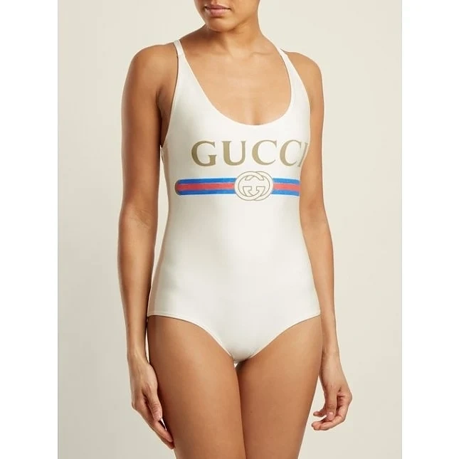 Gucci разпродаде бански за $381, с който не може да се плува