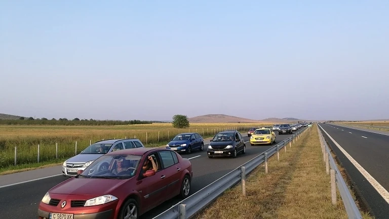 Колони от автомобили на автомагистрала „Тракия“ 