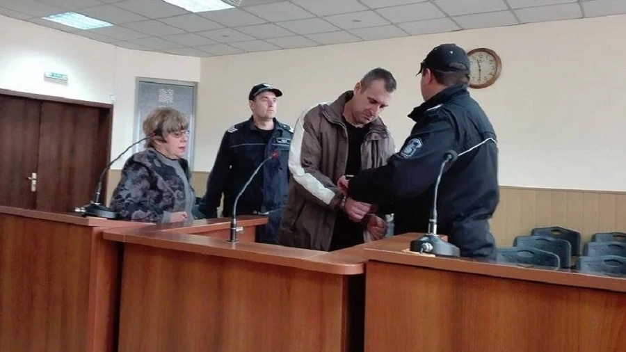 Доживотен затвор за полицая Караджов, убил родителите си