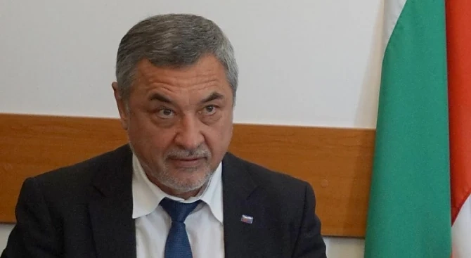 Валери Симеонов се усъмни в укриването на данъци от \