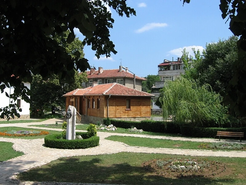 Малко Търново може да остане откъснато от България