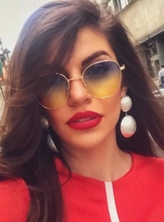 Михаела Филева купи къща на майка си