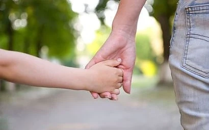 2200 българчета чакат да бъдат осиновени 