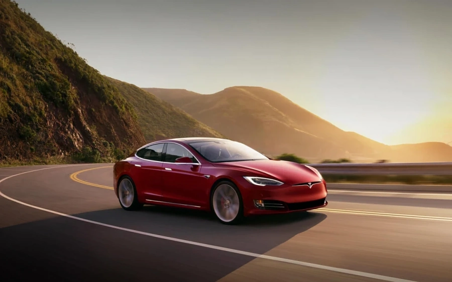 Tesla изпревари и Porsche по продажби