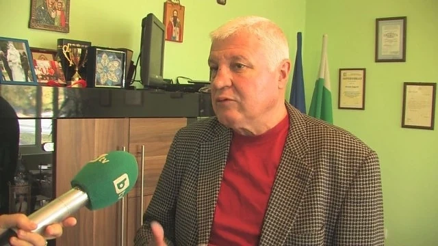 Задържаха 19-годишен за побоя над кмета на Енина