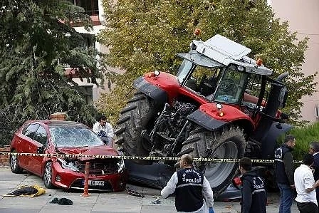 Трактор пред парламента създаде паника в Анкара