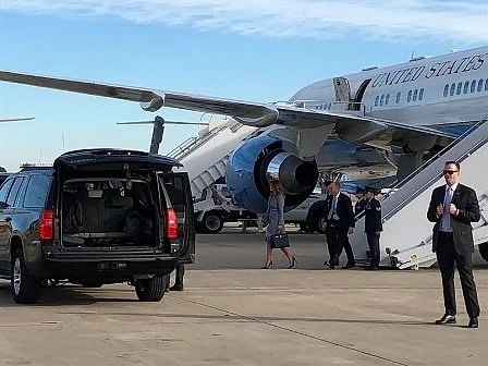 Дим в самолета на Мелания Тръмп наложи принудително приземяване