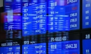 Азиатските акции се движат със спад 