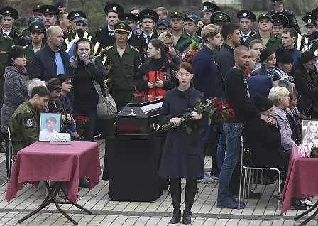 Погребват жертвите в Керч