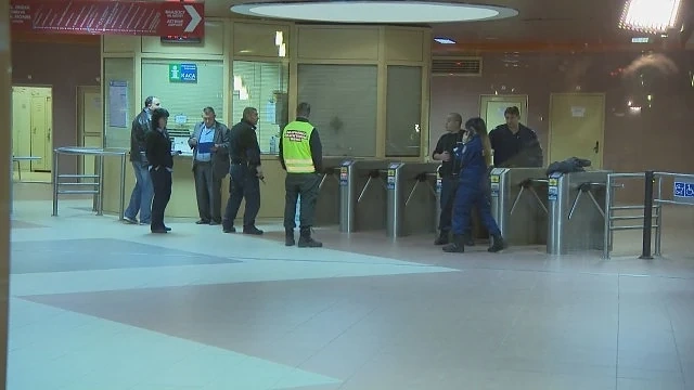 Противоречива информация за пострадалия в метрото мъж