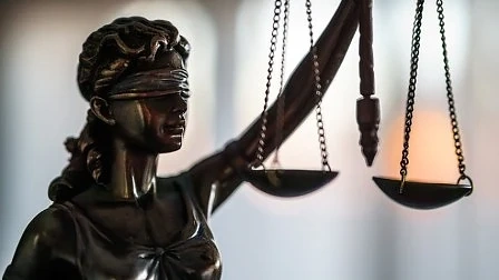 Съдът остави в ареста четиримата роми, нападнали полицаи в Сливен