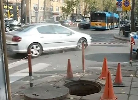 Възрастен мъж пострада в шахта центъра на София