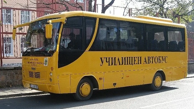 Хванаха шофьор на училищен автобус с алкохол в кръвта