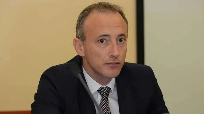Увеличават заплатите на учителите 