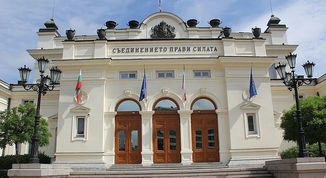Парламентът удължи работното си време до приемането на законите за хората с увреждания и за личната помощ