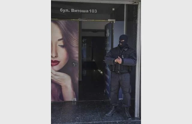 Тарашат офисите на Баневи 