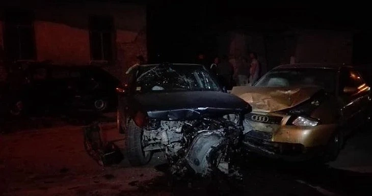 Тежка катастрофа между три автомобила