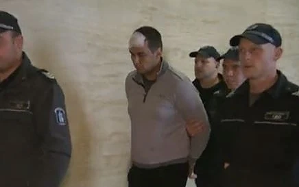 Постоянен арест за Викторио Александров, който уби жена си и детето