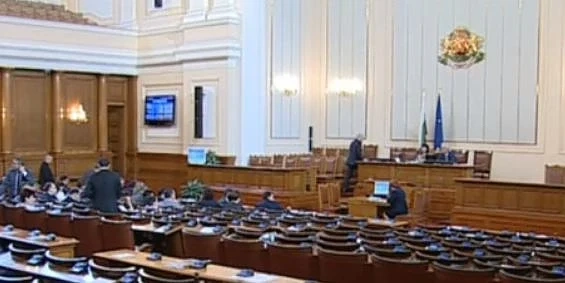 Липсата на кворум провали днешното заседание на парламента 