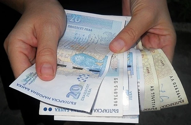 Проект на МС предвижда минималната работна заплата да стане 560 лева от 1 януари