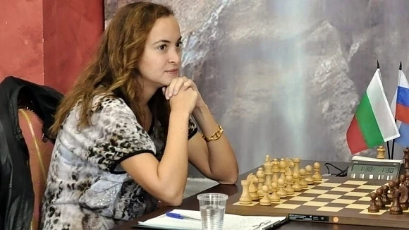 Стефанова завърши реми на Световното първенство
