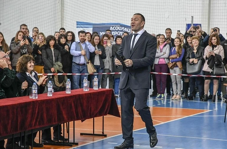 Кобрата стана висшист