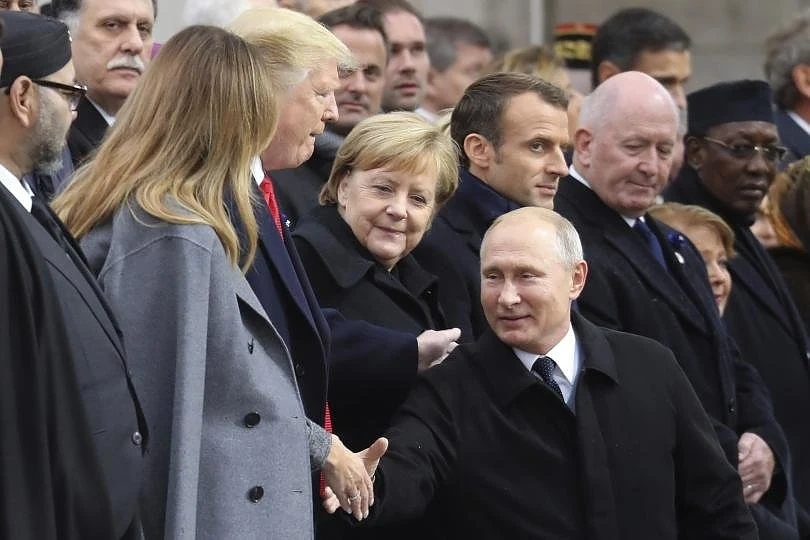 Путин и Тръмп разговаряха в Париж (снимки)