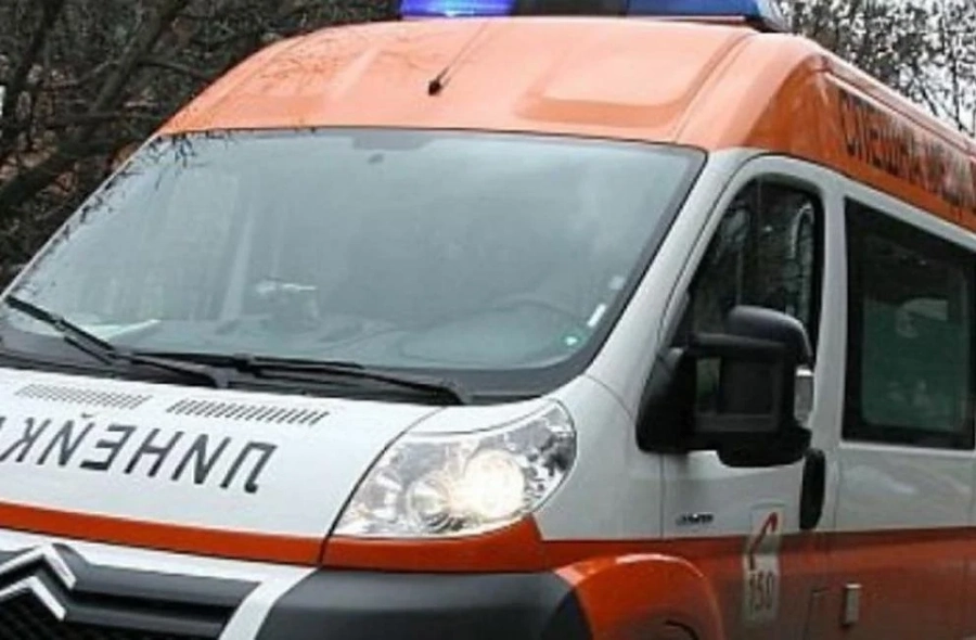 Двама души са пострадали при катастрофа край Дупница