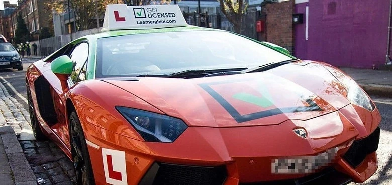 Британска автошкола използва автомобил за изпити със 700 к.с.