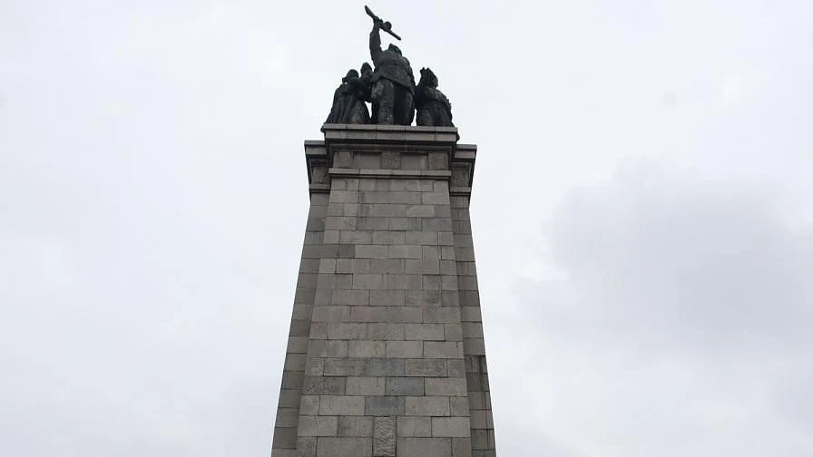 Пуснаха младежа, надраскал Паметника на Съветската армия