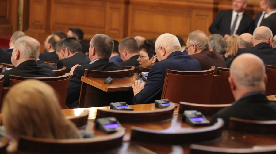 Депутатите отхвърлиха ветото на президента върху данъка за старите коли