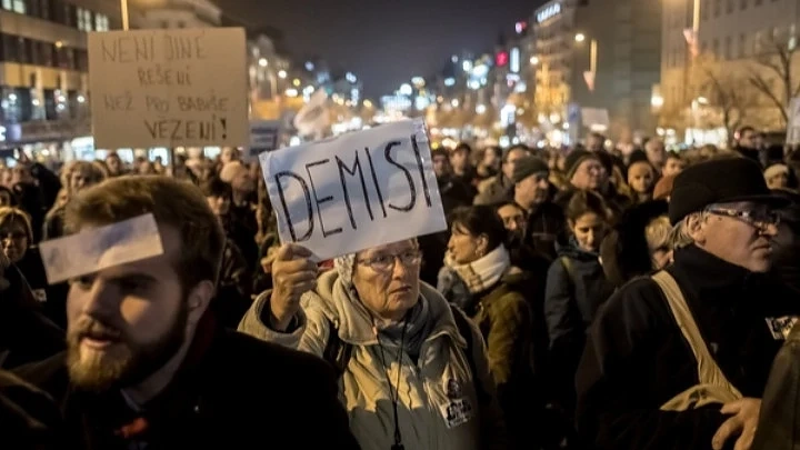Хиляди се вдигнаха на протест в Прага срещу Андрей Бабиш  