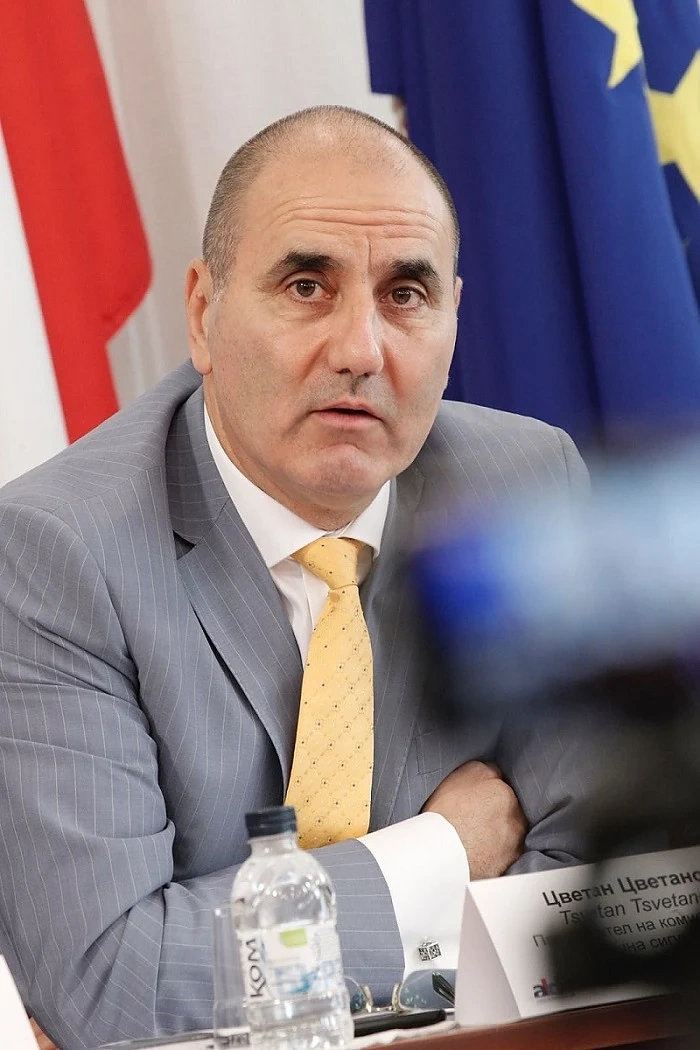 Председателят на ПГ на ГЕРБ Цветан Цветанов посети с. Просеник