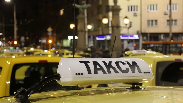 Таксиметрови шофьори в София излязоха на протест